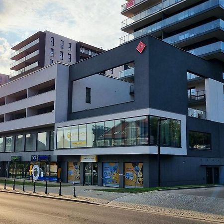 Q Apart Enter- Klimatyzowany 2 Pokojowy Apartament Przy Manufakturze Z Garazem Gratis, Fv Лодз Екстериор снимка