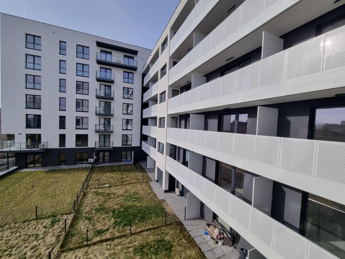 Q Apart Enter- Klimatyzowany 2 Pokojowy Apartament Przy Manufakturze Z Garazem Gratis, Fv Лодз Екстериор снимка