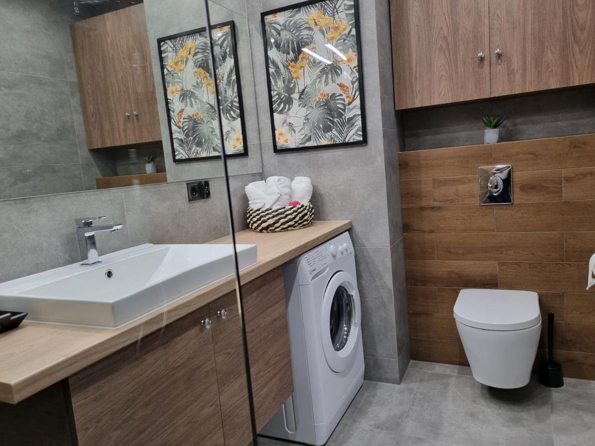 Q Apart Enter- Klimatyzowany 2 Pokojowy Apartament Przy Manufakturze Z Garazem Gratis, Fv Лодз Екстериор снимка