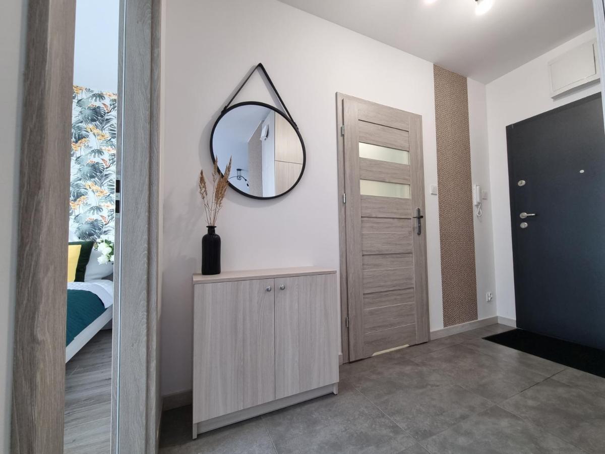 Q Apart Enter- Klimatyzowany 2 Pokojowy Apartament Przy Manufakturze Z Garazem Gratis, Fv Лодз Екстериор снимка