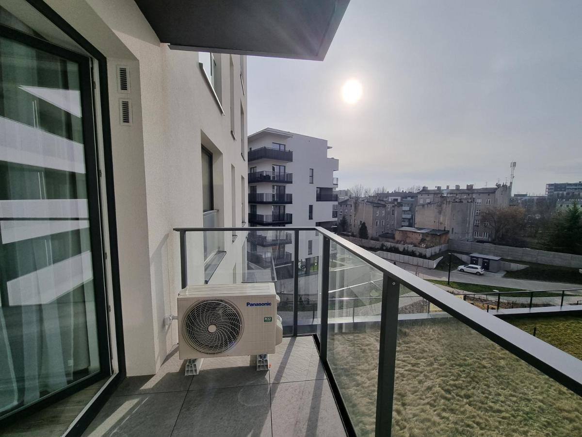 Q Apart Enter- Klimatyzowany 2 Pokojowy Apartament Przy Manufakturze Z Garazem Gratis, Fv Лодз Екстериор снимка