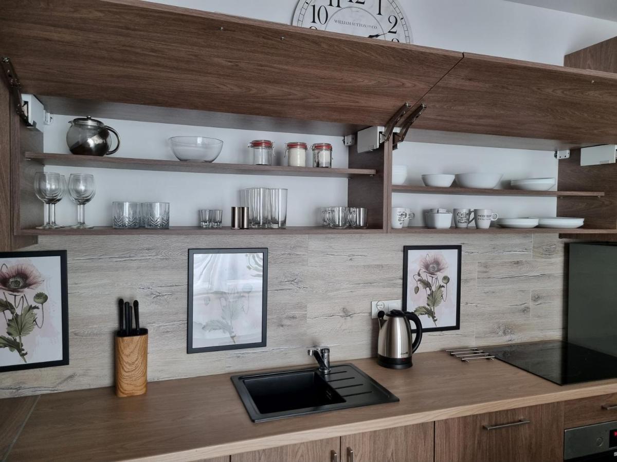 Q Apart Enter- Klimatyzowany 2 Pokojowy Apartament Przy Manufakturze Z Garazem Gratis, Fv Лодз Екстериор снимка
