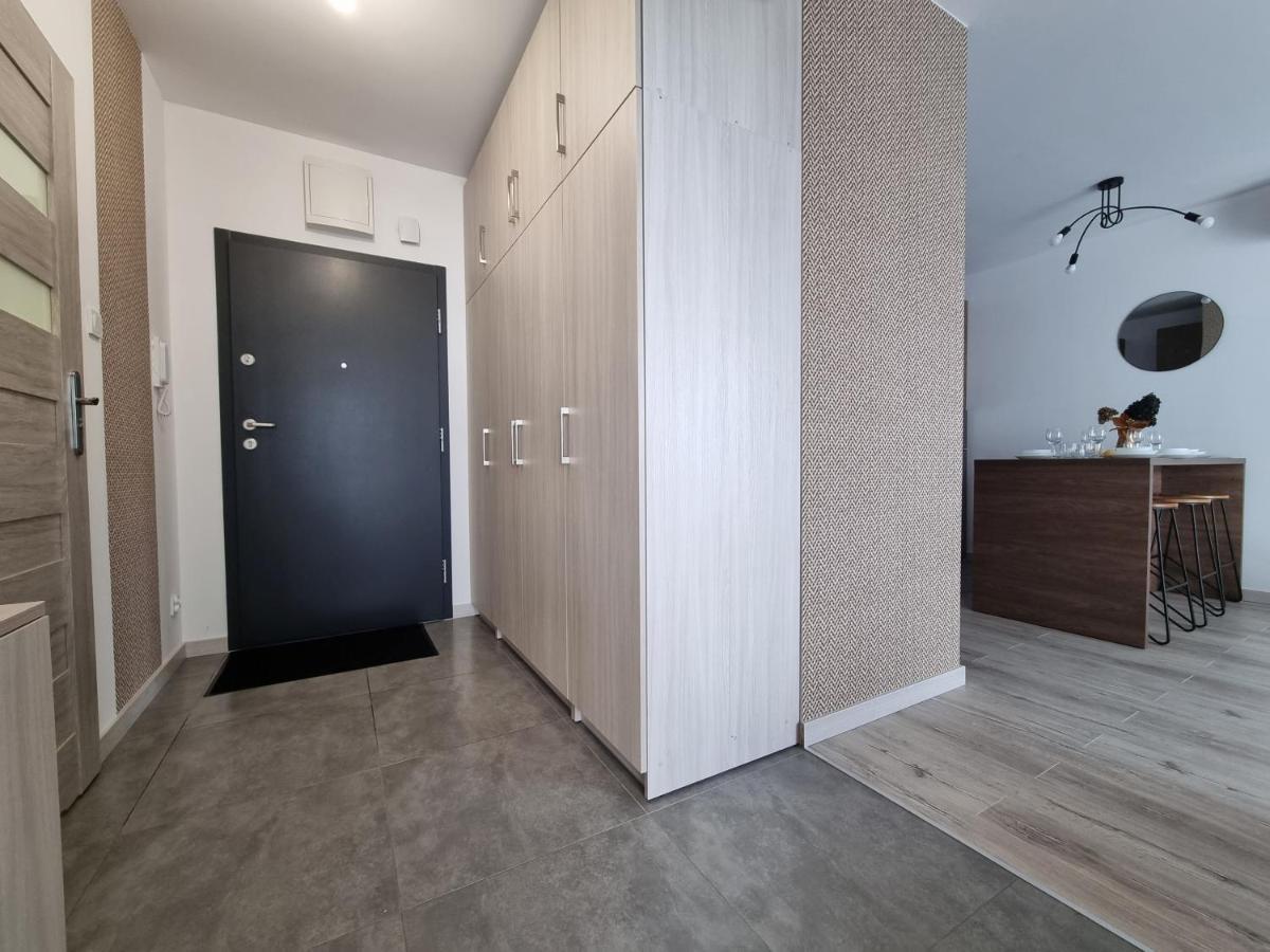 Q Apart Enter- Klimatyzowany 2 Pokojowy Apartament Przy Manufakturze Z Garazem Gratis, Fv Лодз Екстериор снимка