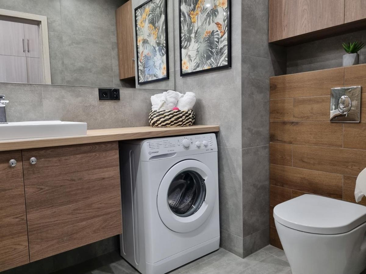 Q Apart Enter- Klimatyzowany 2 Pokojowy Apartament Przy Manufakturze Z Garazem Gratis, Fv Лодз Екстериор снимка