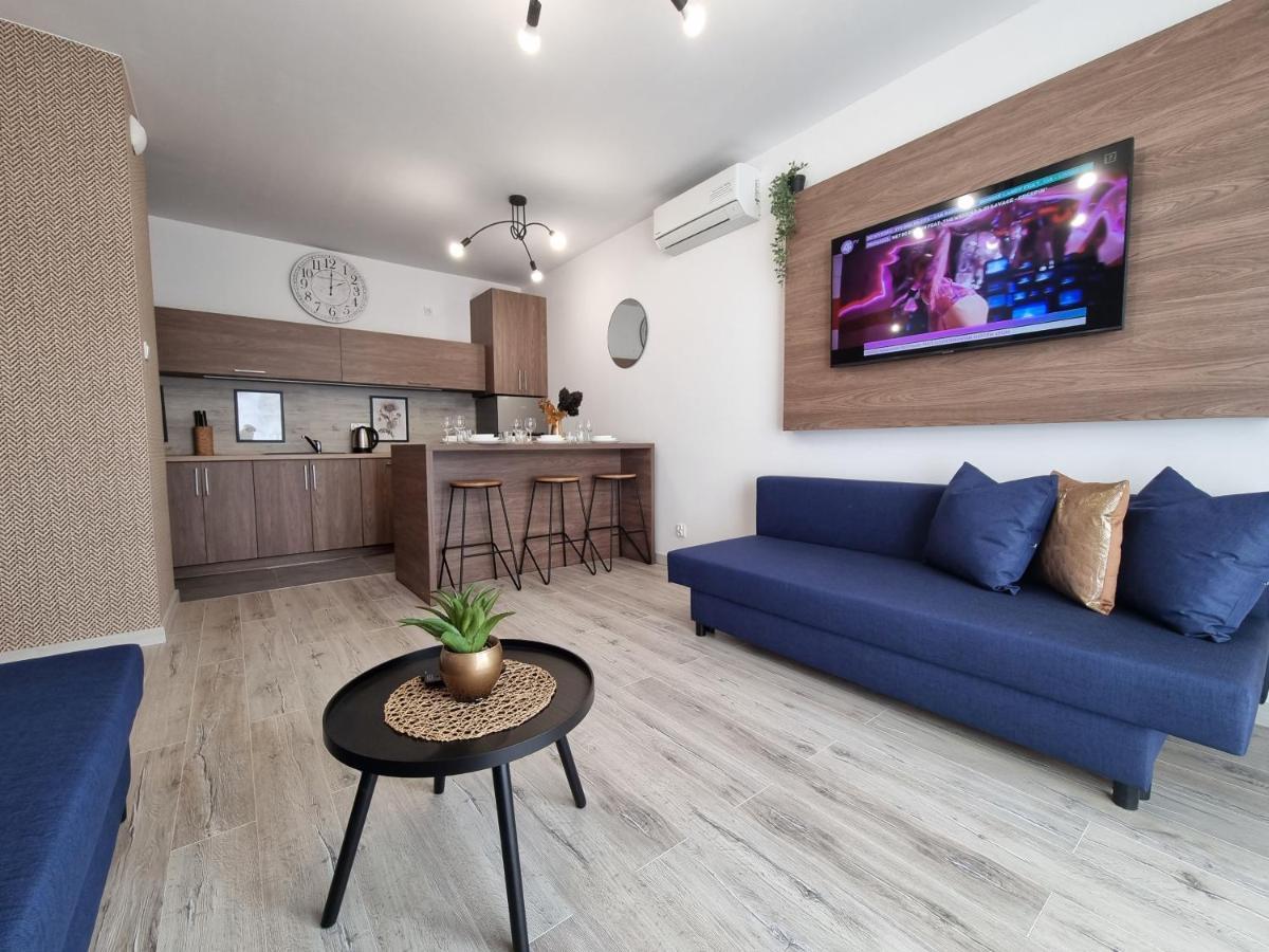 Q Apart Enter- Klimatyzowany 2 Pokojowy Apartament Przy Manufakturze Z Garazem Gratis, Fv Лодз Екстериор снимка